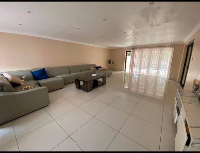 5 BEDROOM HOUSE FOR SALE IN FOURWAYS